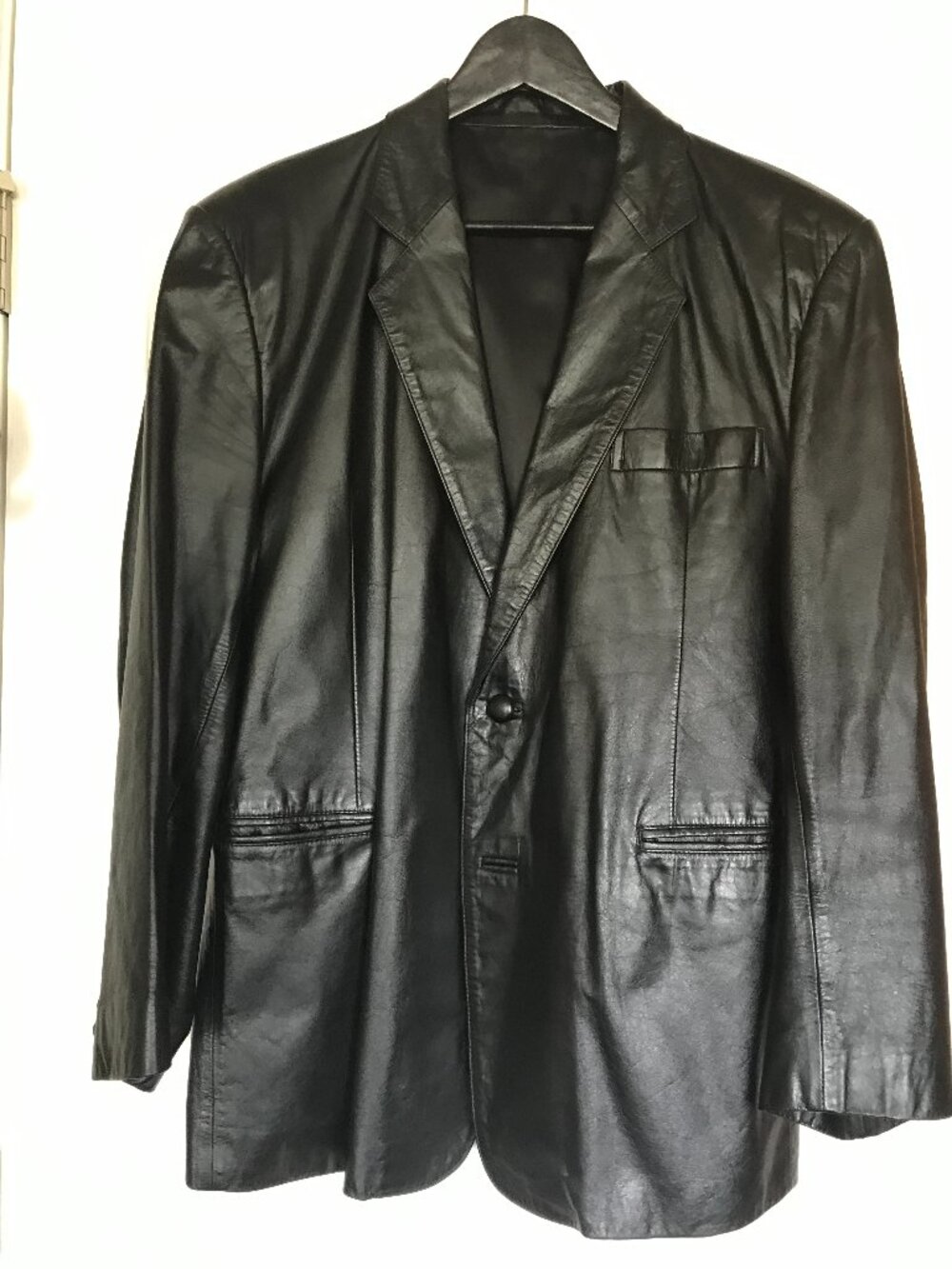 Men Leather Jacket. L 40. Very fine leather.